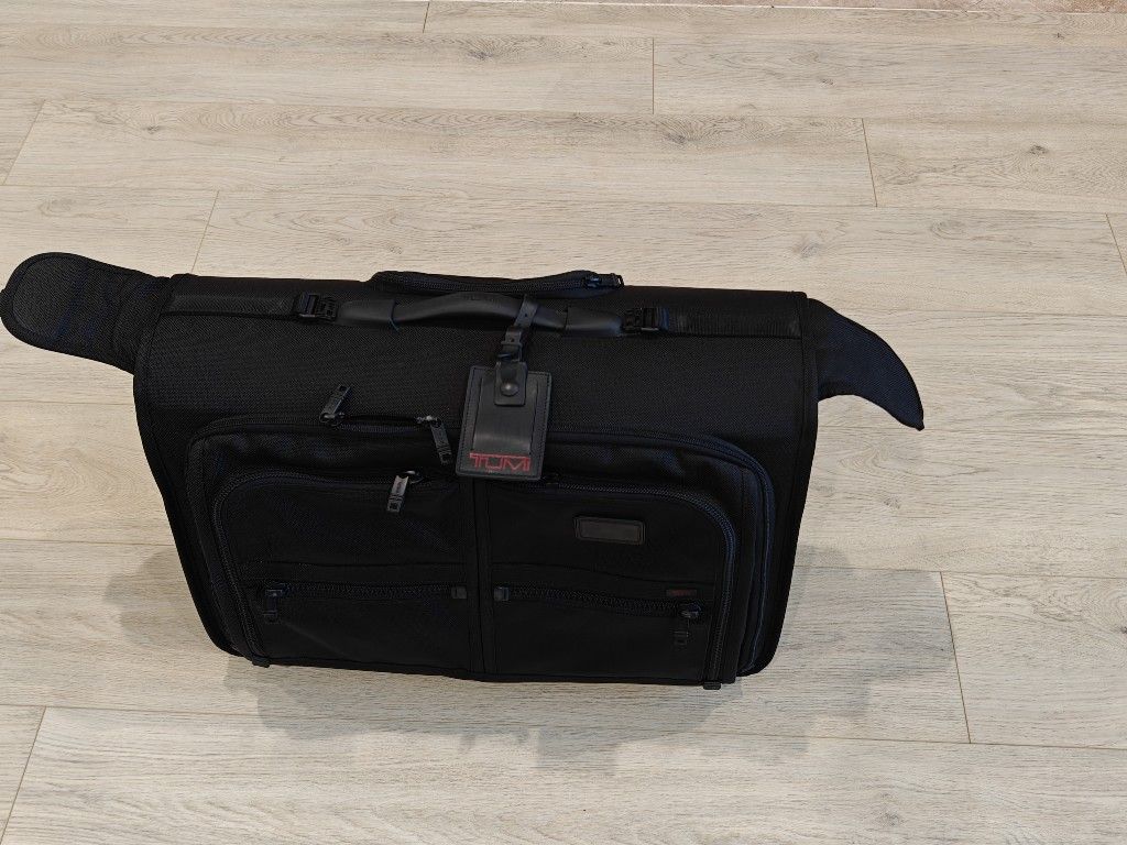 TUMI Alpha 2 Wheeled Extended Trip Garment Bag - Black ONLY USED ONE TIME