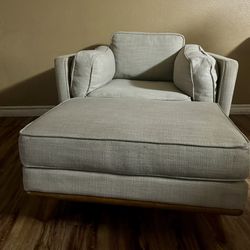 Accent chair w/ Ottoman