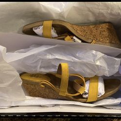 Women’s Wedge Heels shoes Size 7.5 mustard yellow color