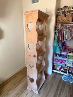 Wood heart bookshelf