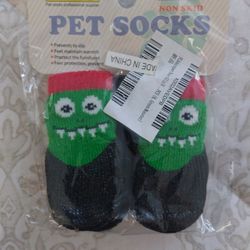 Pets NON SLIP socks In Package. .  Size M. See Photos.  Cash Pickup Only 
