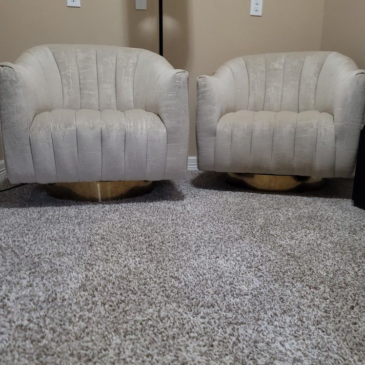 Ashley Furniture Penzlin Swivel Accent Chairs