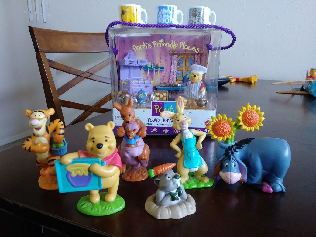 Pooh's kitchen (Cheerful Times Collection) figurines/Toys
