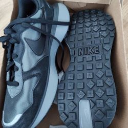 Nike Air Phoenix 