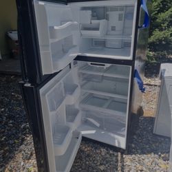 GE Top Freezer Refrigerator 