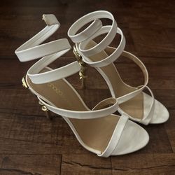 White and gold high heel shoes #highheels  Size US 8.5 UK 6.5 EU 39