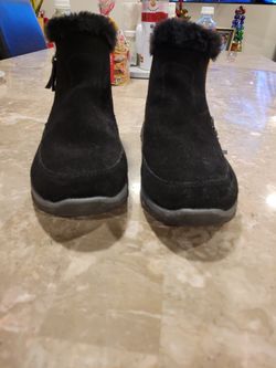 SKETCHES BOOTS  FOR WOMEN & SIZE 9 ........😁😊😍