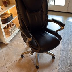 Office Chair, Serta, Great Condition!