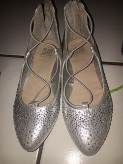 Size 4 silver pointed flats