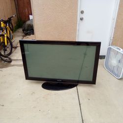 Samsung 50 Inch Plasma tv Stand and Remote Good Condition 