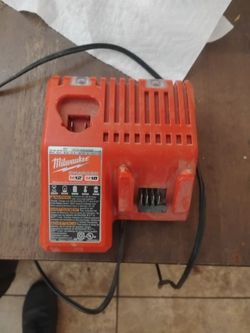 Milwaukee M18/M12 battery charger