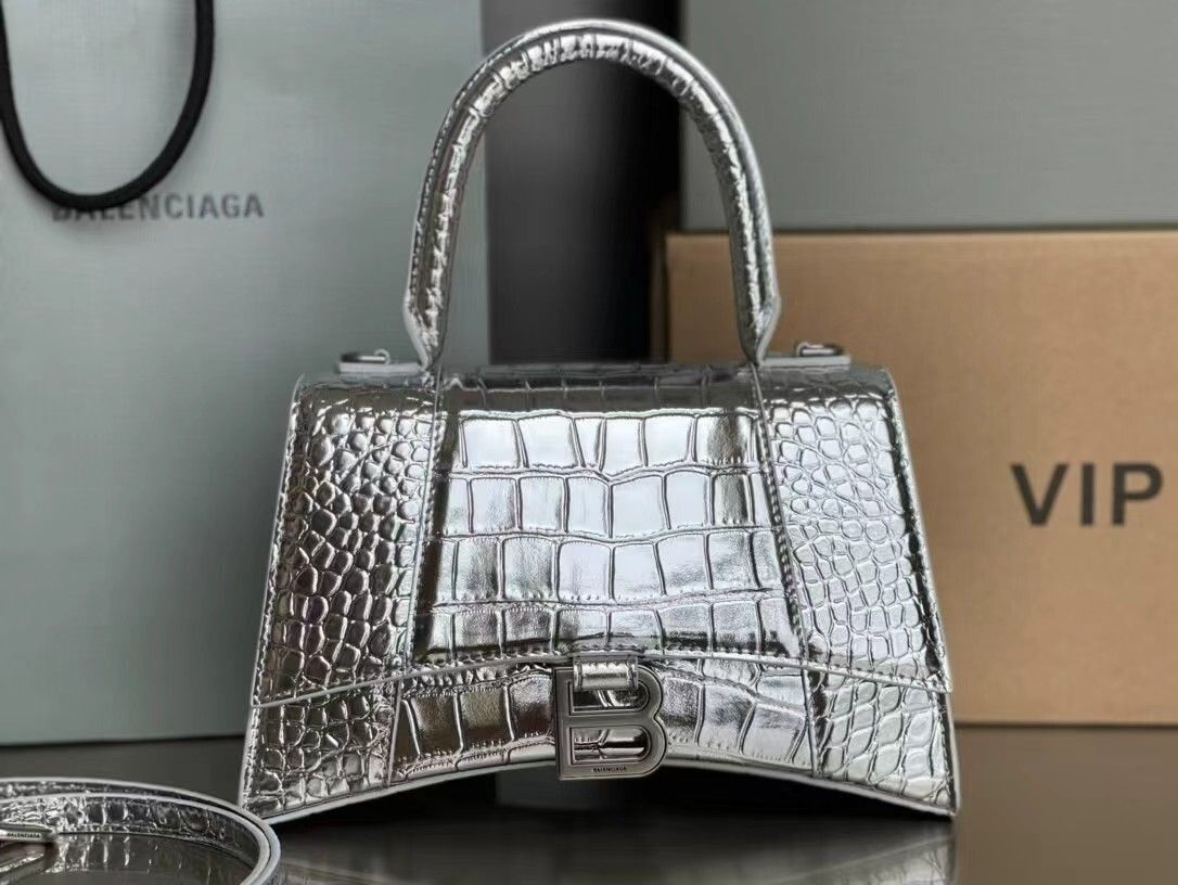 Metallic silver-toned silver snapback crocodile-patterned leather shoulder bag with slanted strap and handle for women, silver color.