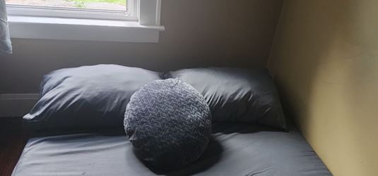 3 Pillows - Clean & Comfortable