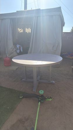 Round Outdoor Patio Table