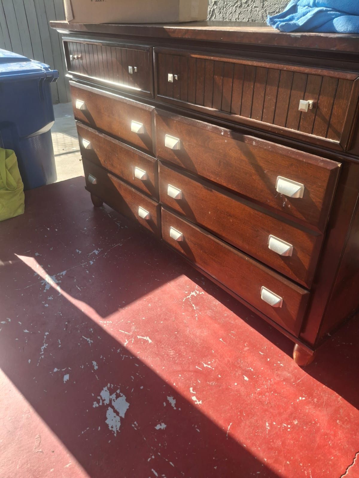 FREE DRESSER