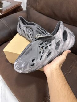 Adidas Yeezy Foam Runner MX Granite Size 10 (BrandNew + OGAll)