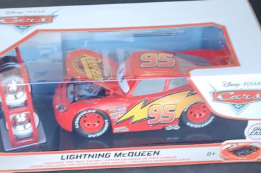 Jada Disney Pixar Cars Lightning McQueen Exclusive Tire Rack Edition 1:24 Scale