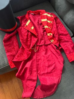 Women’s ringmaster with top hat