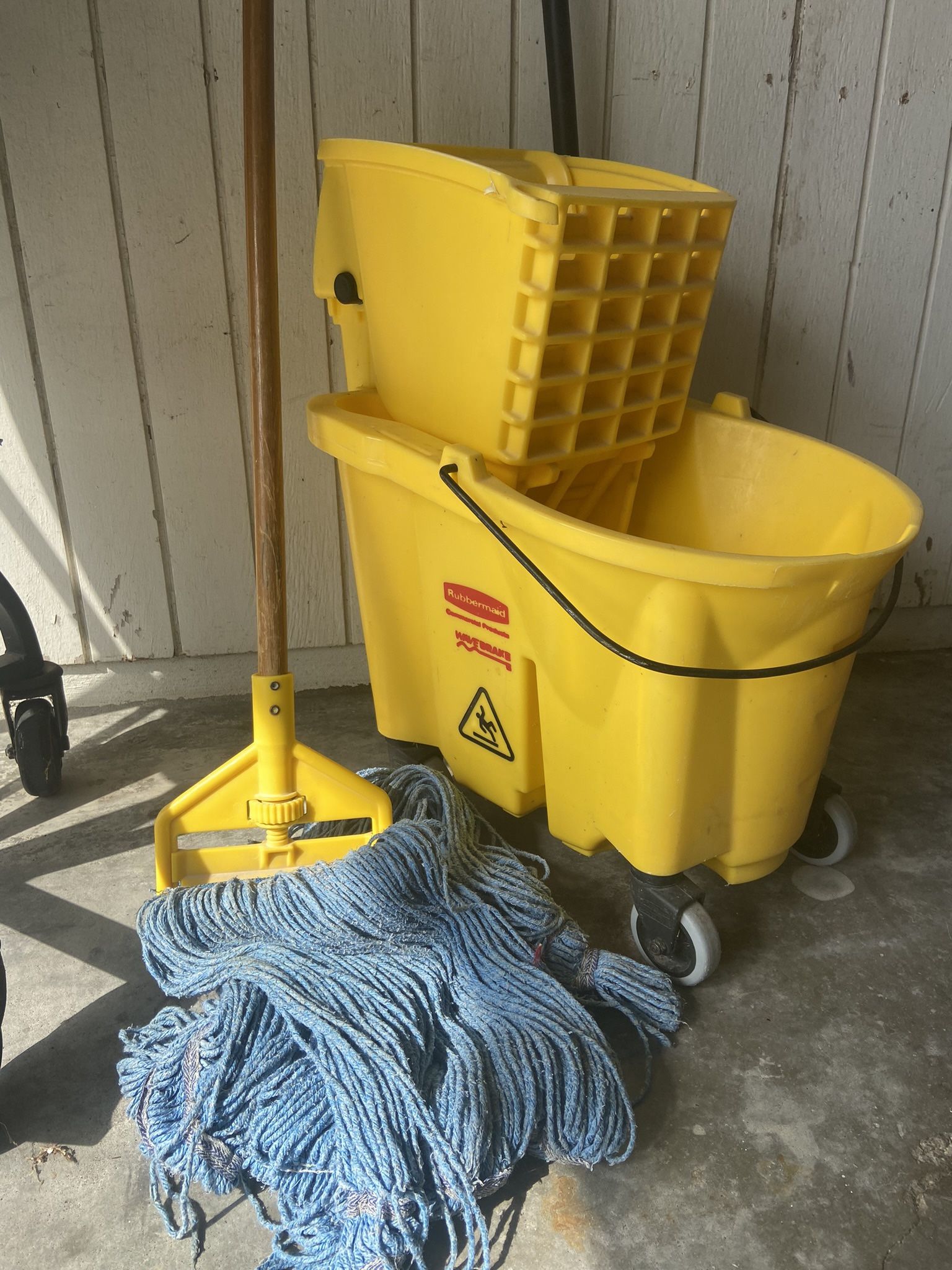 Rubbermaid Mop Bucket