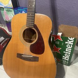 Yamaha Acoustic Guitar