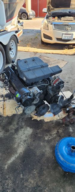 305 V8 engine