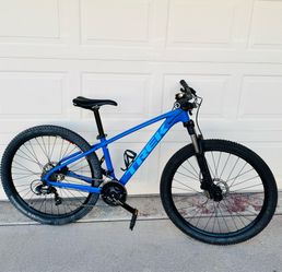 Trek Marlin 5 hardtail mountain bike