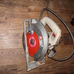 PORTER- CABLE CIRCULAR SAW 