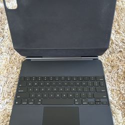 Apple Magic Keyboard For 12.9” iPad Pro NICE!
