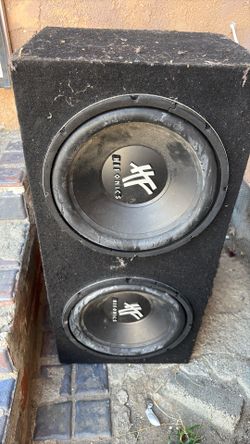 Hifinonics two 12’s with 1600watts amp
