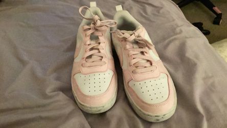 Nike pink shoes