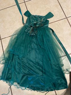 Kids dress size small