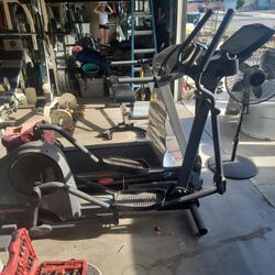 Lifefitness Eliptical Machine