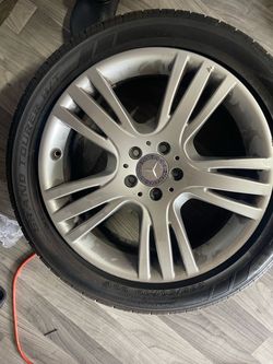 Mercedes-Benz 19" Alloy Wheel with Tire