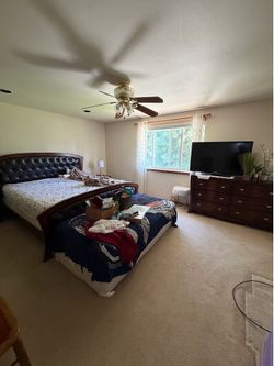 Bedroom furniture set