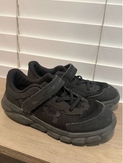 Under Armour boy shoes size 10