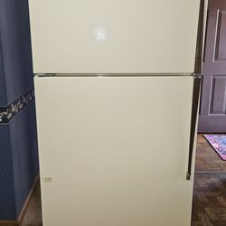 Kenmore Refrigerator 18 Cu. Ft.