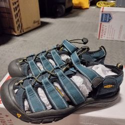 Women's Keen Sandals Size 5