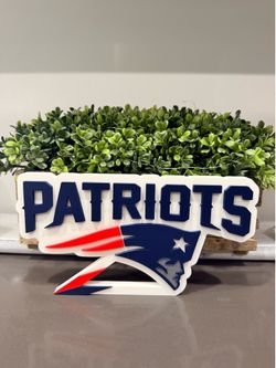 Patriots sign