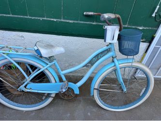 beach cruiser bike.   In good condition.  e needs air.