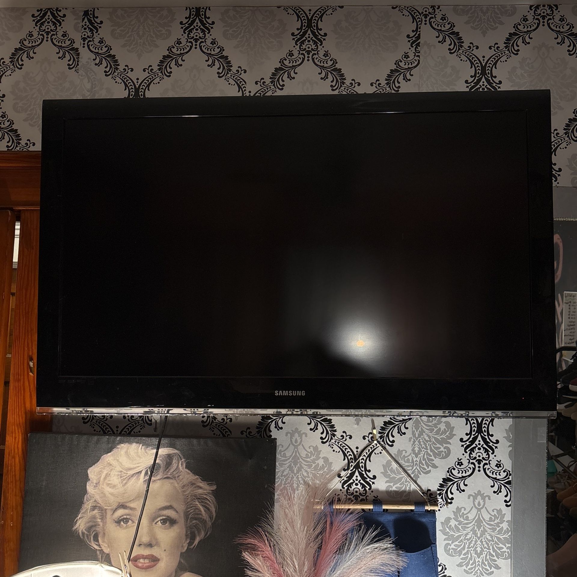 Samsung 45” TV