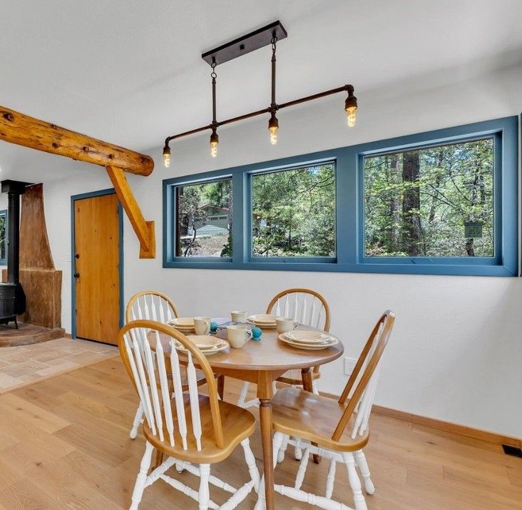 42" Round Kitchen Table and 4 Chairs 