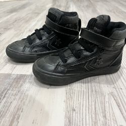 Boys (toddler) Size 8  Converse 