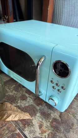 Insignia retro microwave