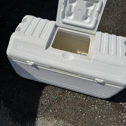 Large Igloo Ice Chest