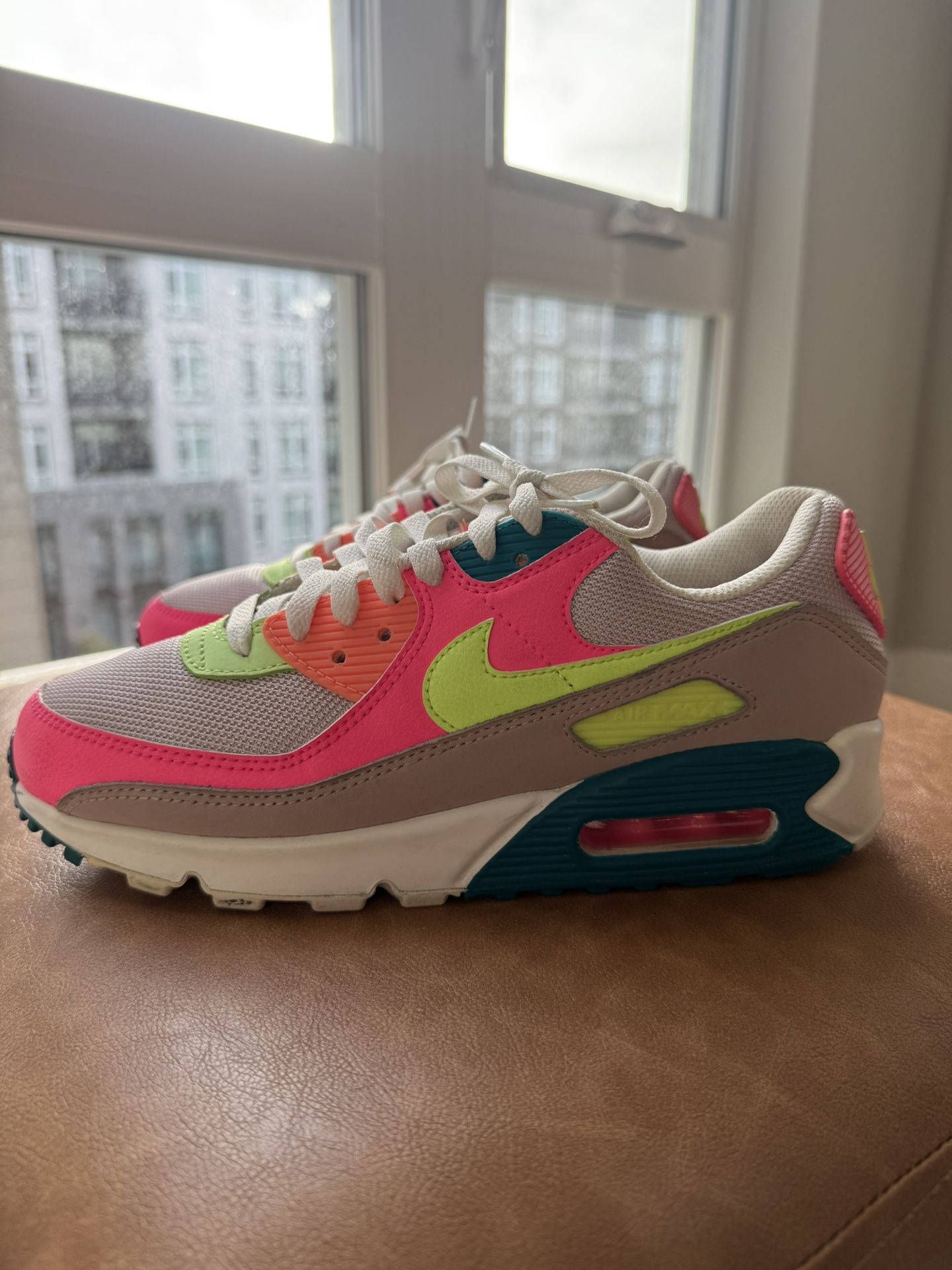 Women Air Max 90 Volt Size 9