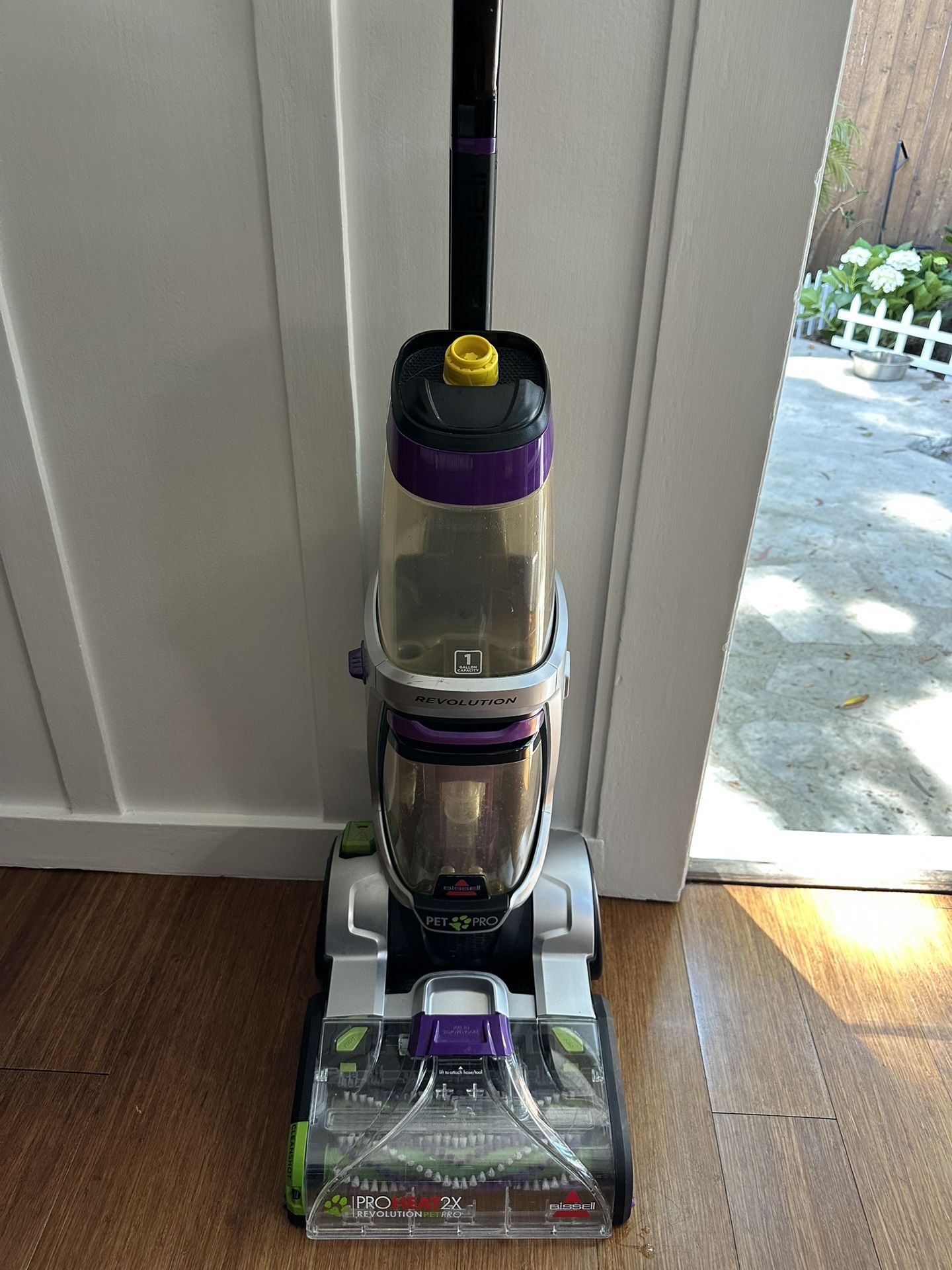 BISSELL ProHeat 2X Revolution Pet Pro Carpet Cleaner โ Good condition