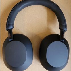 Sony WH-1000XM5/B Wireless Industry Leading Noise Canceling Bluetooth Headphones