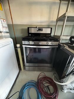 Whirlpool Stainless Steel Gas Range/Oven – 5 Burner