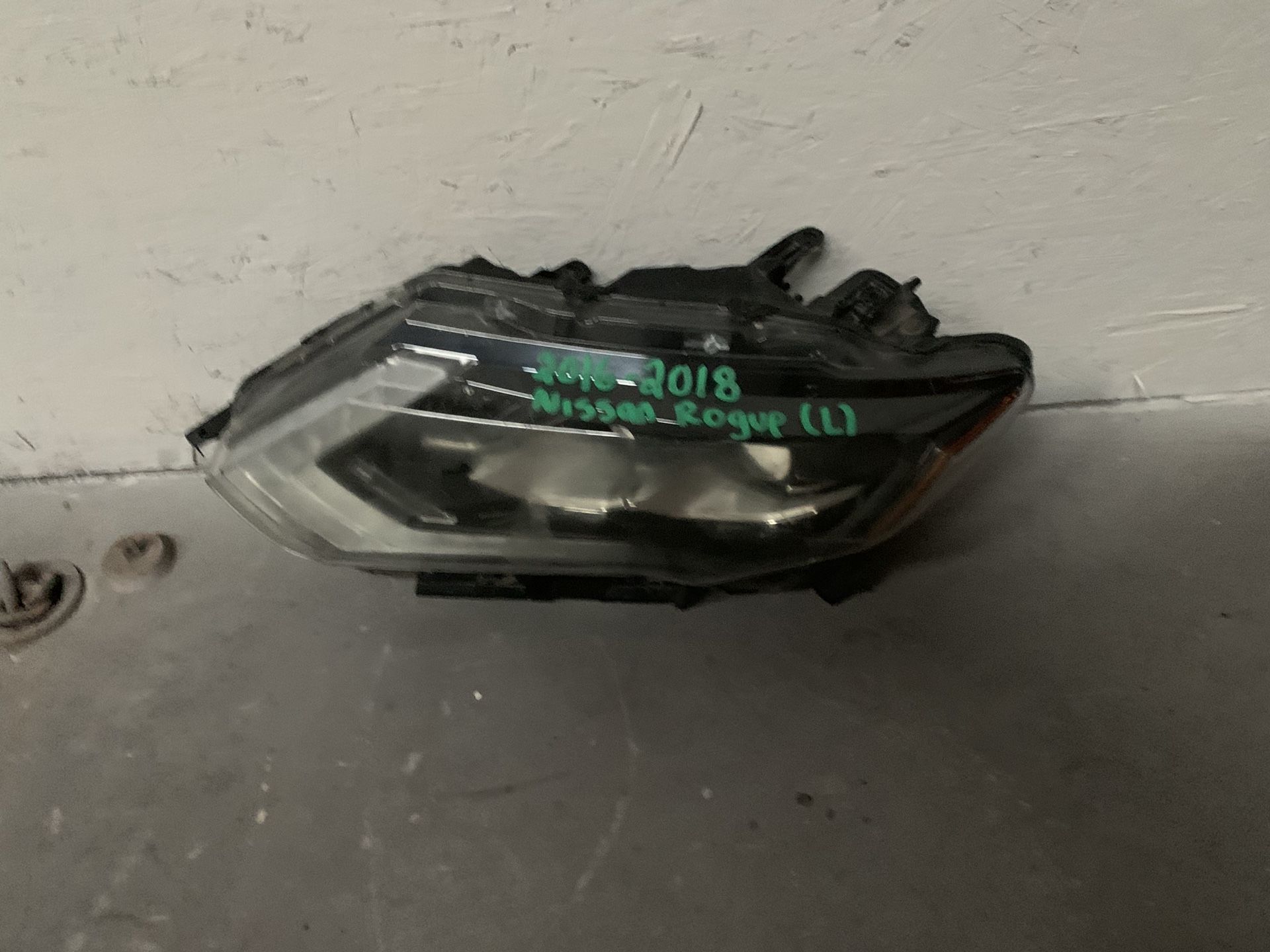 2016-2018 Nissan Rogue Headlight Driver Side