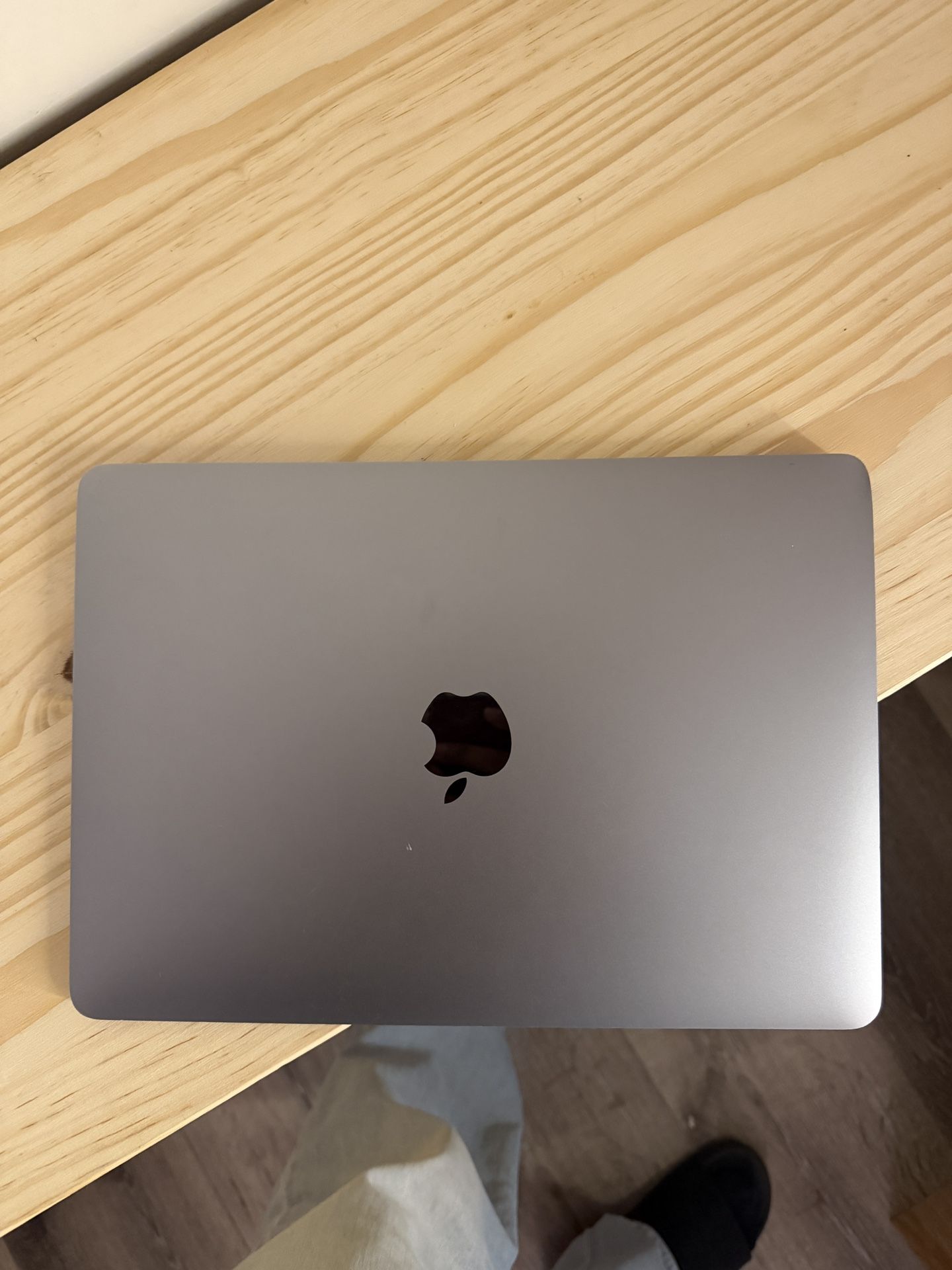 MacBook 12” A1534 – Powers On, Broken Screen – Great for Parts